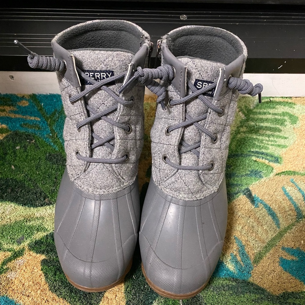 Women Sperry Duck Boots - size 6